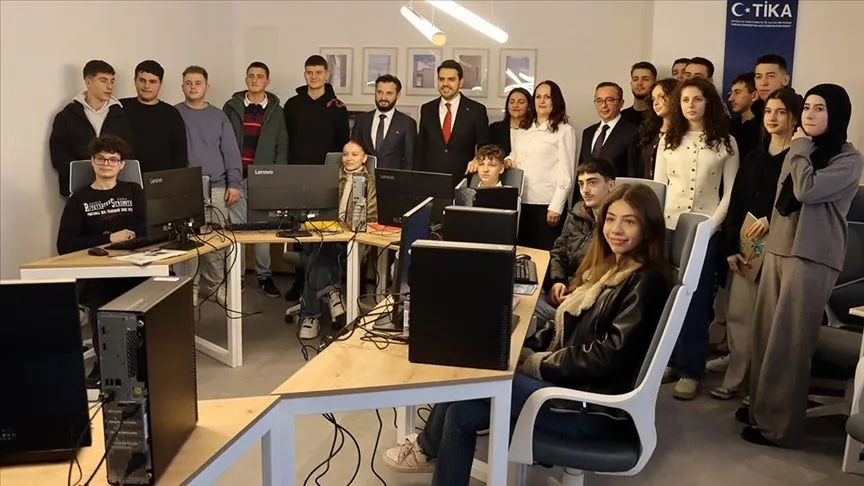 Üsküp'te TİKA'nın desteğiyle meslek lisesindeki sınıflar onarılarak donatıldı