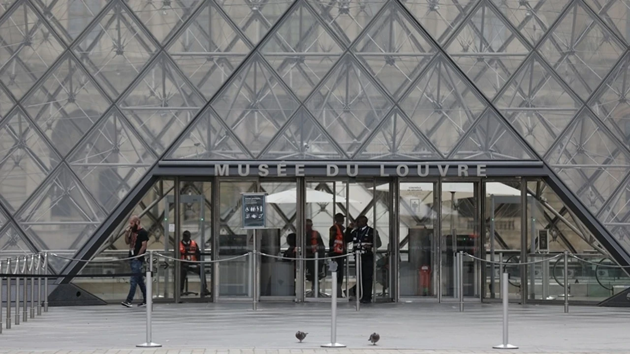 Louvre’daki 102 milyon dolarlık soygun 'amatör hırsızların işi' çıktı