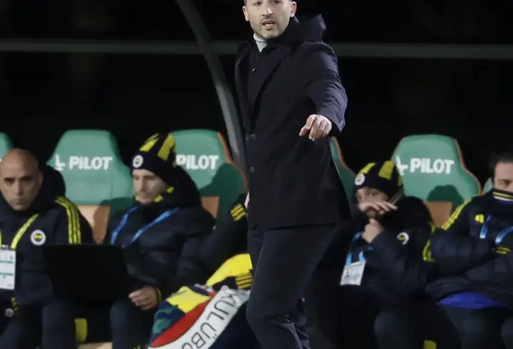 Fenerbahçe zirveyle puan farkını 1’e düşürdü