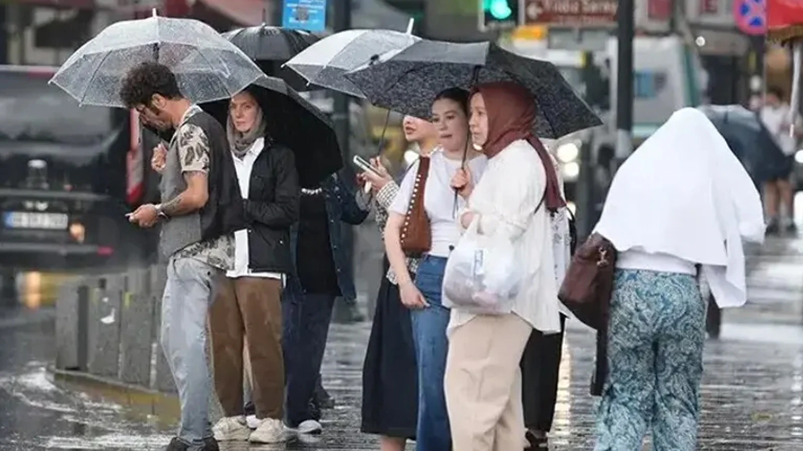 İstanbul’da eğitime 1 gün ara verildi: Motosikletlere trafik yasağı geldi