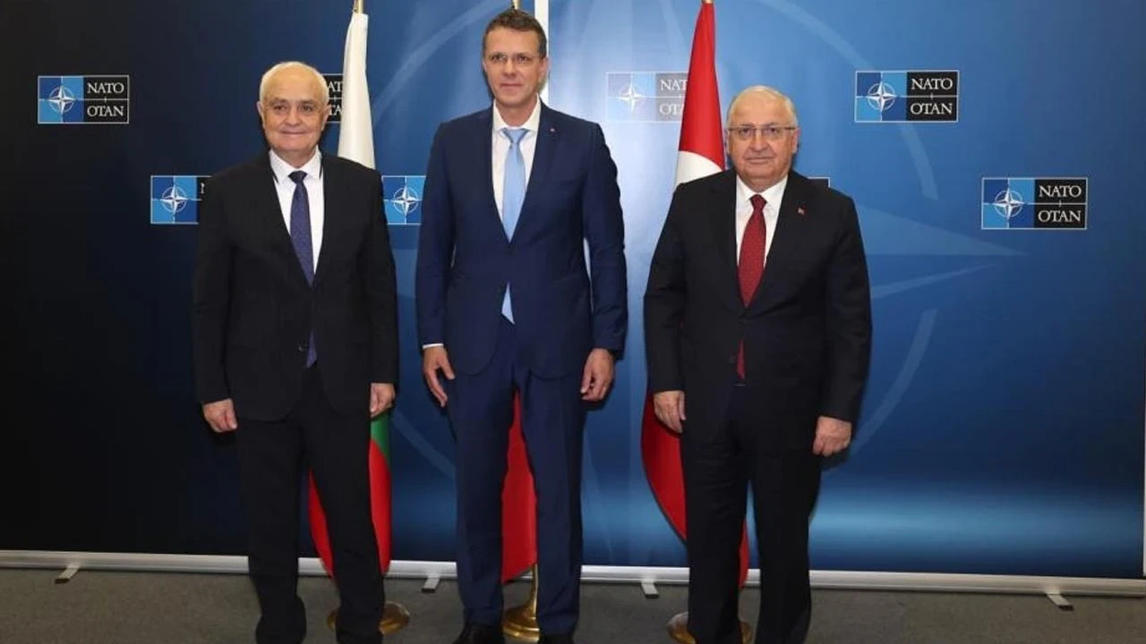 Bakan Güler, Romanya ve Bulgaristan savunma bakanlarıyla bir araya geldi