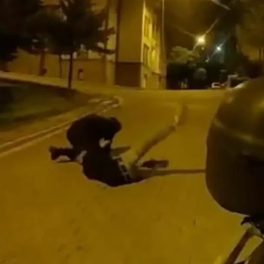 Hesap Tartışması Kanlı Bitti: Kuryeyi Ve Kavgayı Ayırmaya Çalışan Annesini Bıçakladı