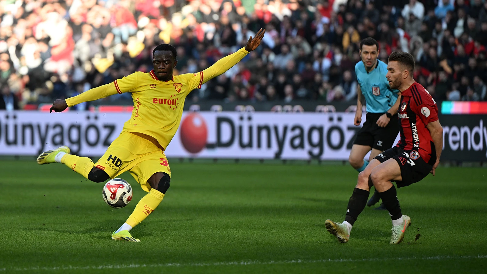 Göztepeli Anthony Dennis, Avrupa takımlarını peşinde koşturuyor