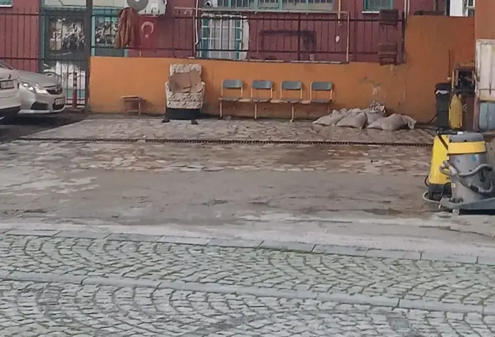 Silahlı saldırıya uğrayan oto yıkama dükkanının sahibi, ağır yaralandı