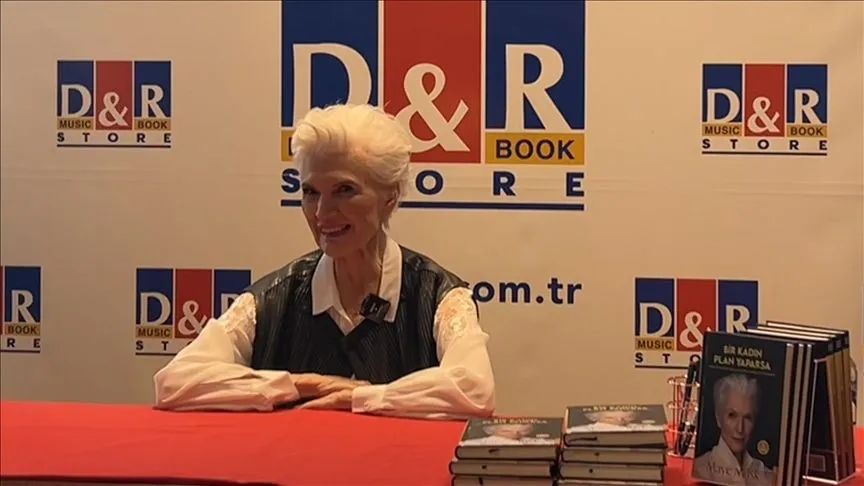 Elon Musk'un annesi Dr. Maye Musk, İstanbul'da okurlarıyla buluştu