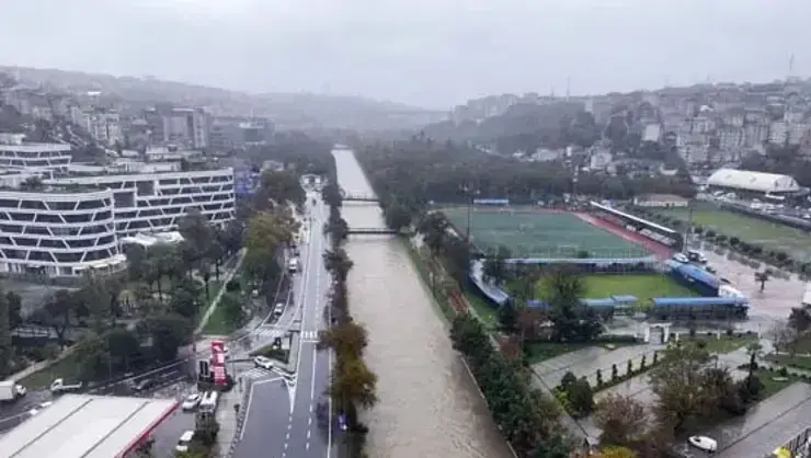 İstanbul'u Sel Vurdu, Can Kaybı 4'e Çıktı