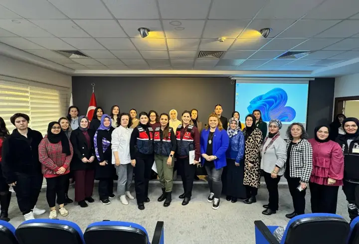 Sakarya'da jandarma ekipleri, kadına şiddet ve uyuşturucuyla mücadele eğitimi verdi
