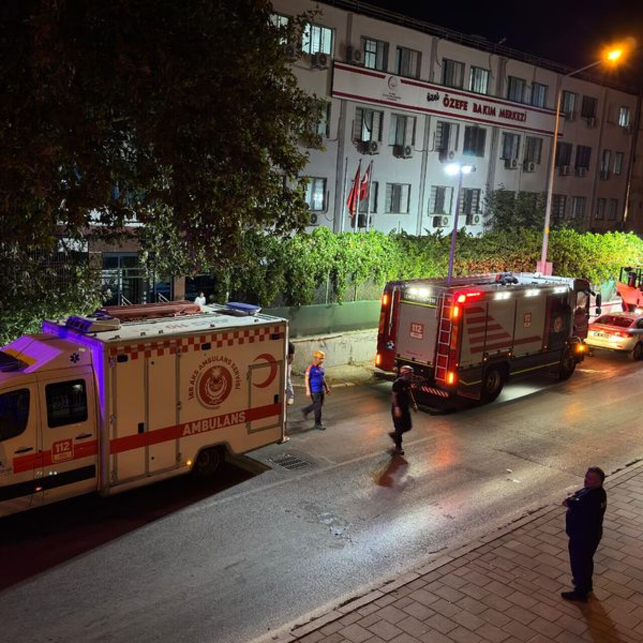 Özel bakım merkezinde yangın: 12 kişi dumandan etkilendi