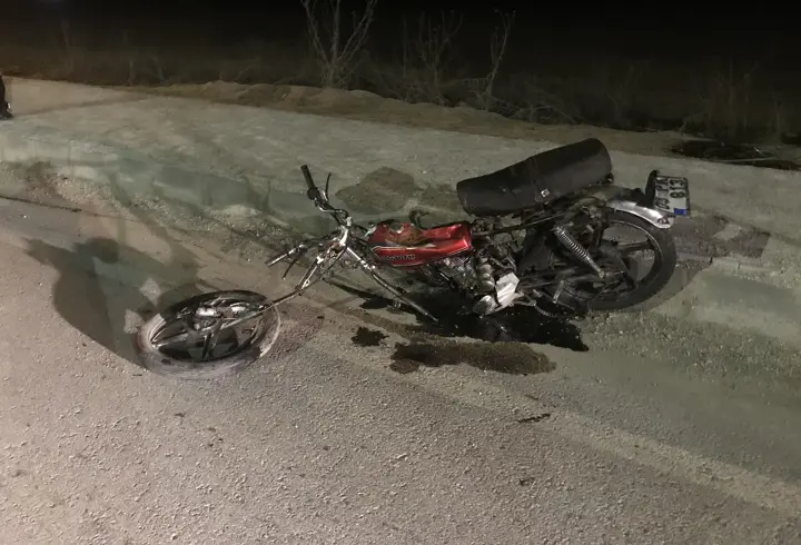 Motosikletle hafif ticari araç çarpıştı: 2 ölü, 1 yaralı