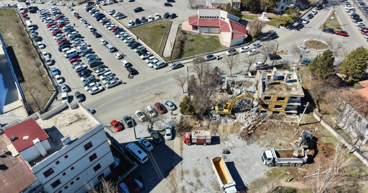 Sivas Belediyesi'nden kente yeni otopark
