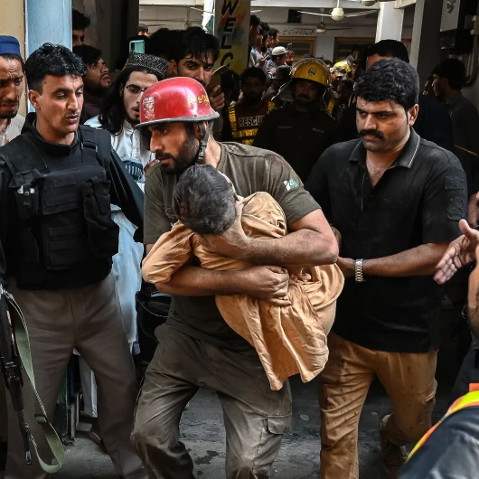 Pakistan’da Okulun Çatısı Çöktü: 27 Öğrenci Hayatını Kaybetti