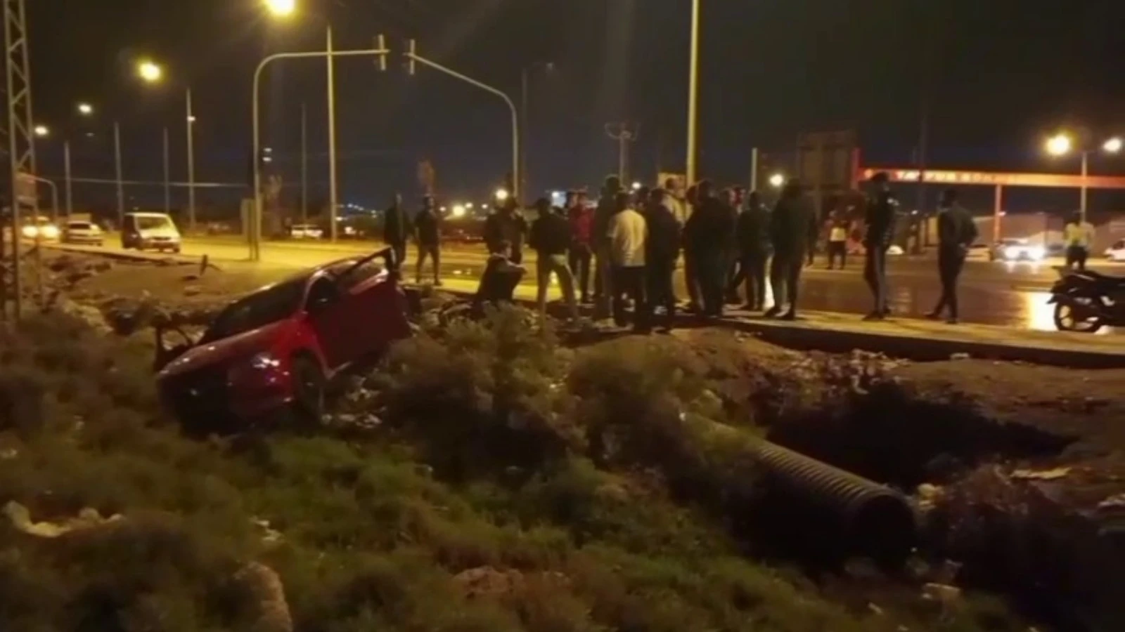 Hatay'da iki otomobilin çarpıştığı kazada 3 kişi yaralandı