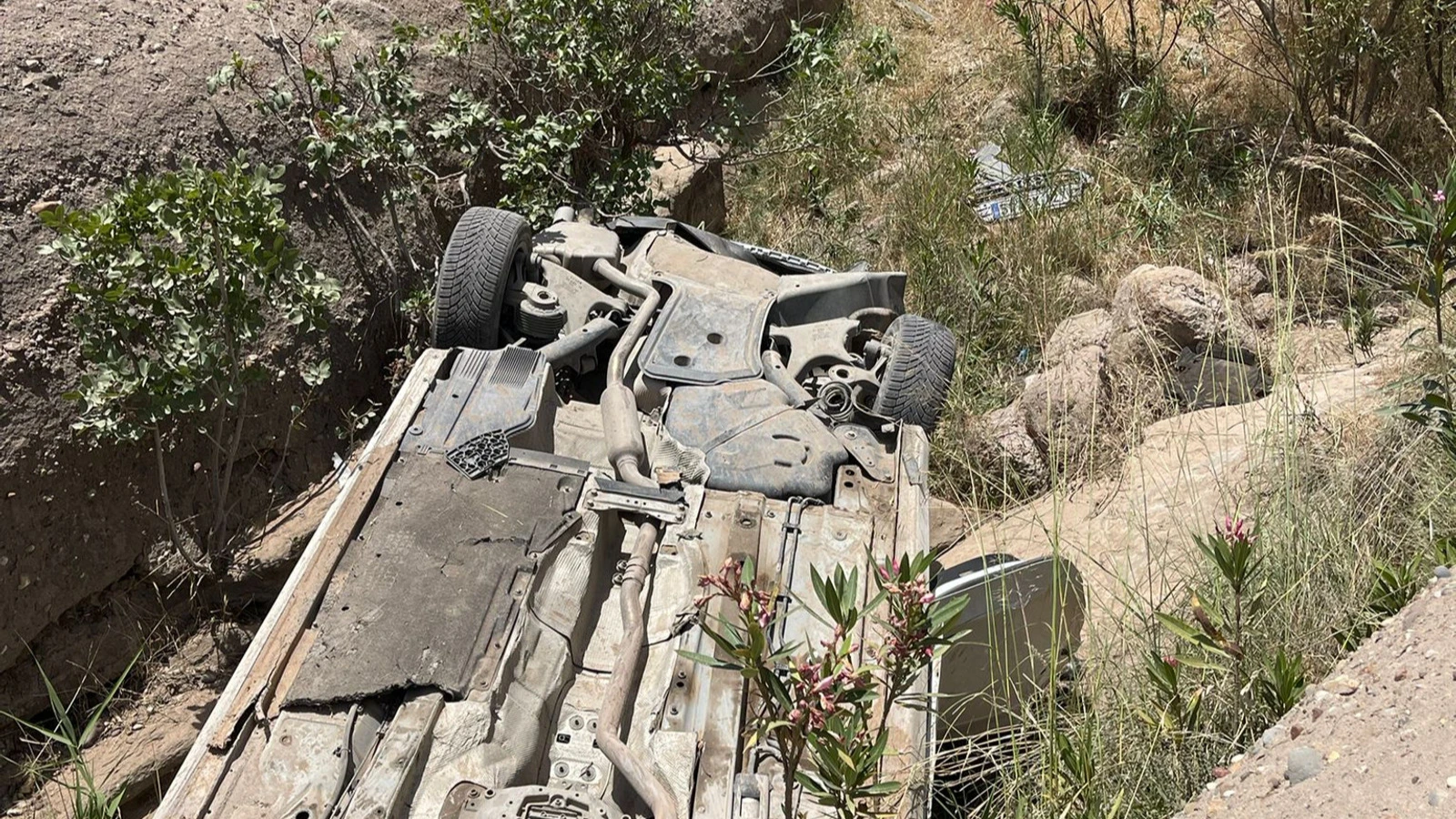 Silopi’de otomobil uçuruma yuvarlandı: 1'i ağır, 4 yaralı