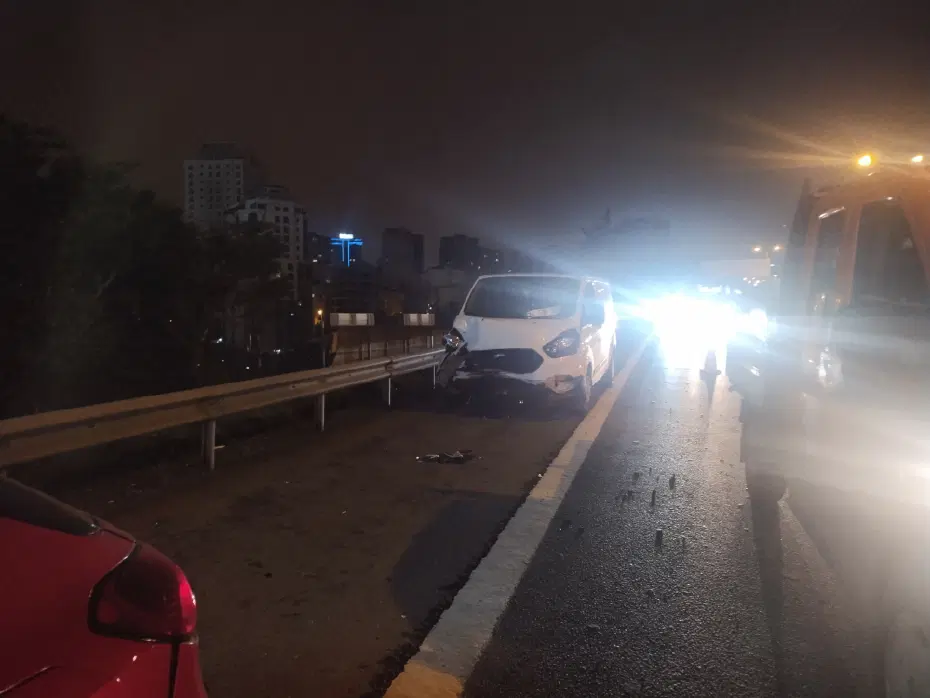 Ümraniye TEM Otoyolu'nda 8 araç birbirine girdi