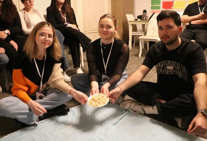 Kayseri’ye gelen Erasmus öğrencileri mantı açtı