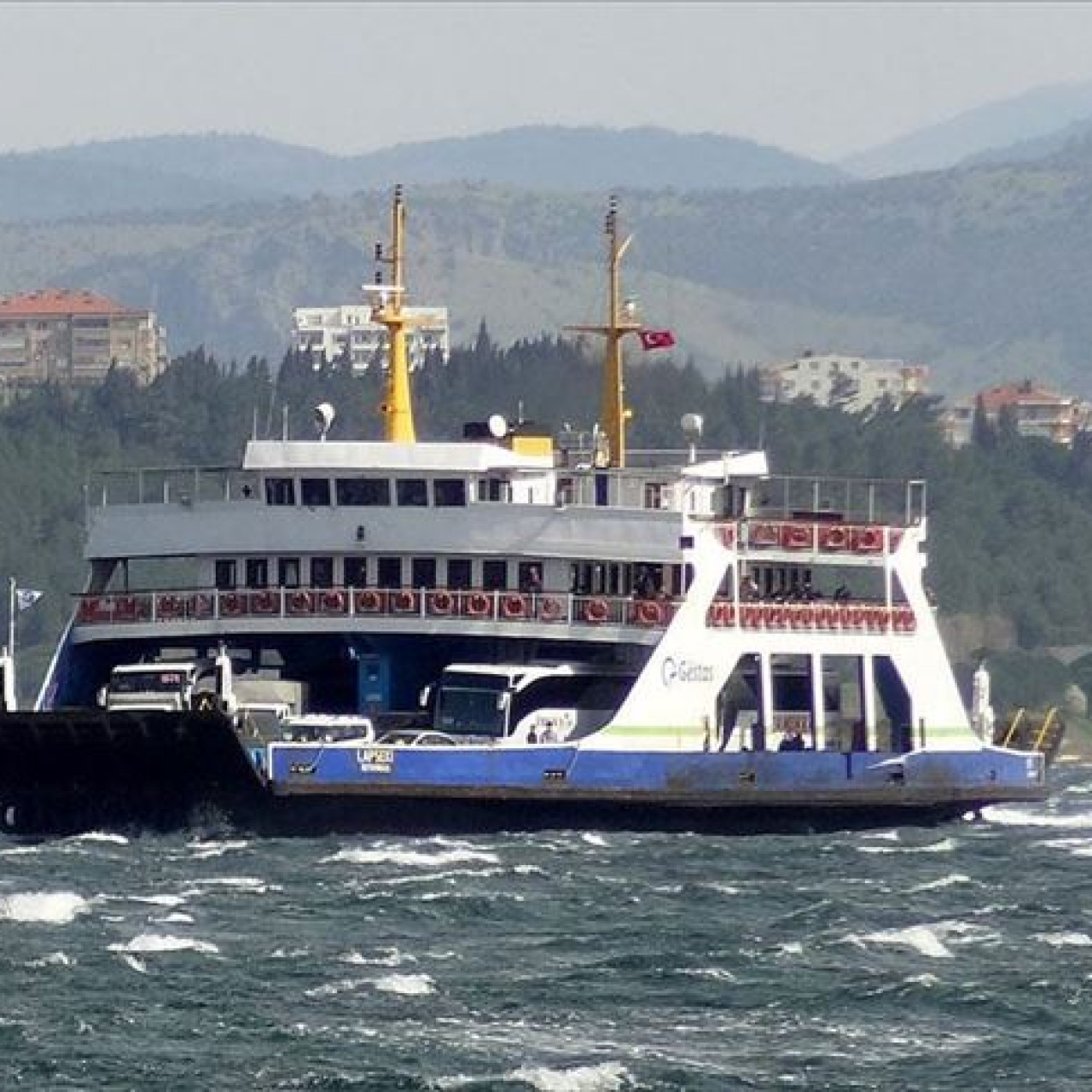 Güney Marmara'da bazı feribot seferleri iptal edildi

