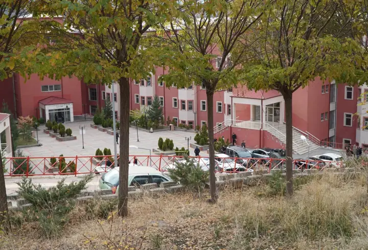 Üniversitede kadın memuru rehin alan şüpheli, susma hakkını kullandı