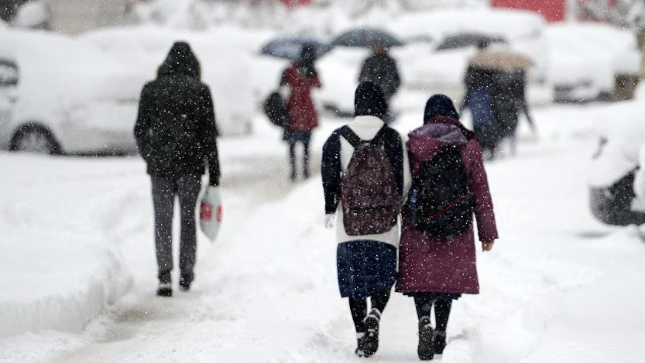12 Aralık 2025 (yarın) okullar tatil mi?
