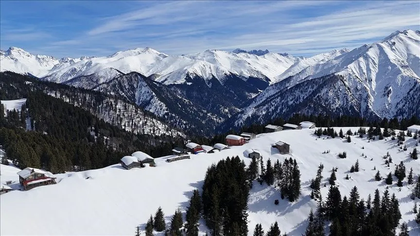 Rize'de Kaçkar Dağları ve yaylalardaki kar manzarası dronla görüntülendi