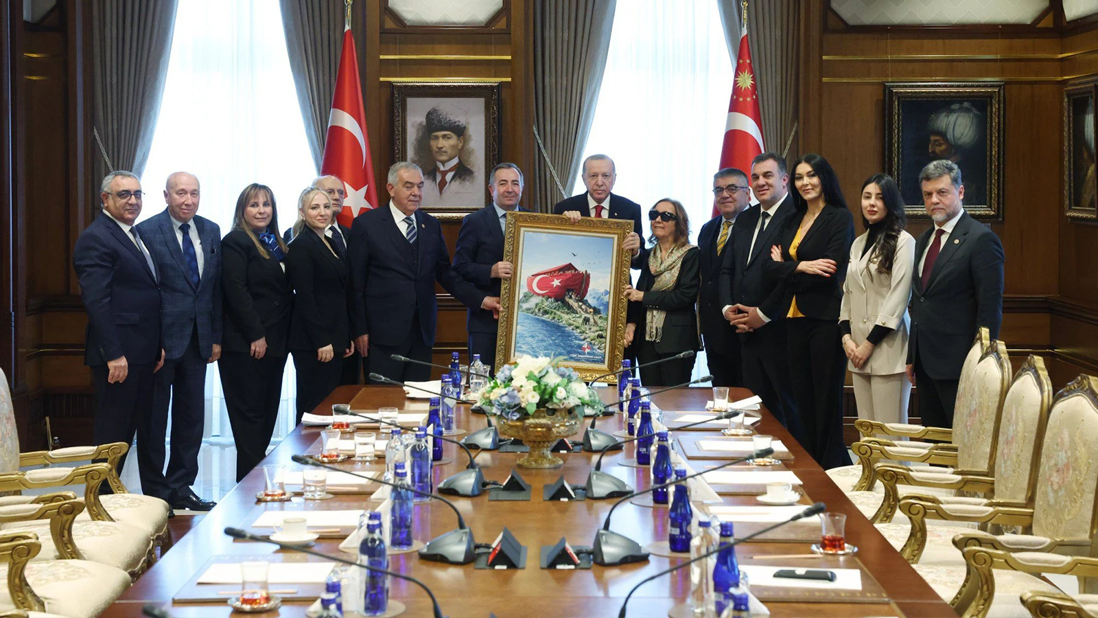 Cumhurbaşkanı Erdoğan, Türk Demokrasi Vakfı heyetini kabul etti