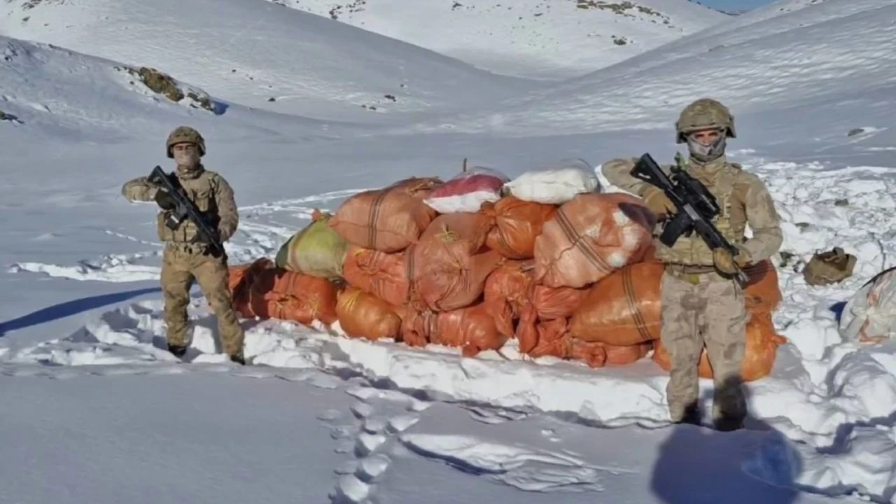 Hakkari ve Ağrı’daki operasyonlarda kilolarca uyuşturucu ele geçirildi