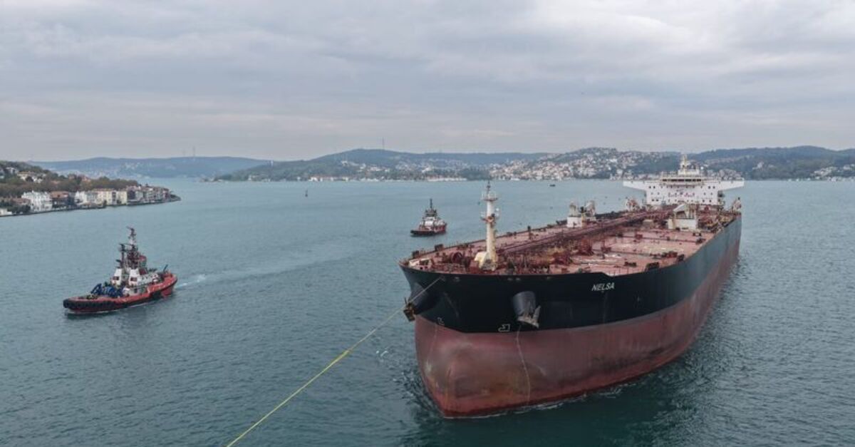 İHA Saldırısına Uğrayan Tanker Boğaz'da