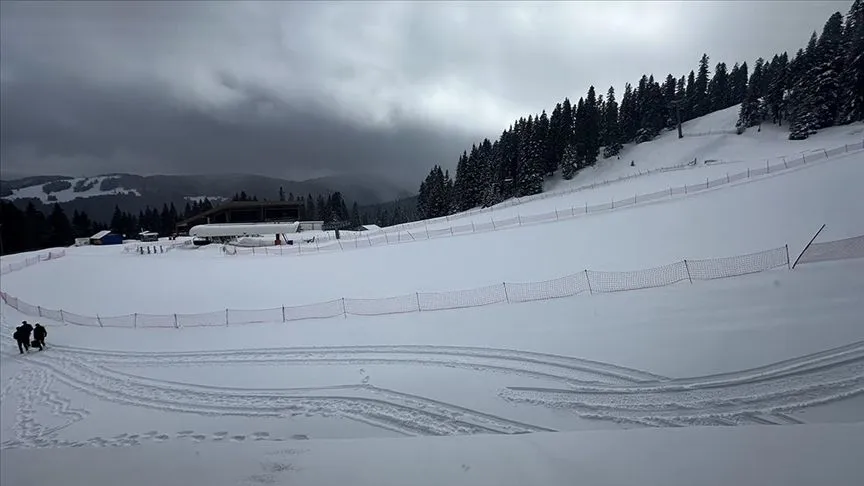 Ilgaz Dağı'nda kar yağışı ve sis etkili oluyor