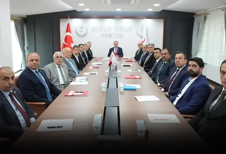 BBP: DEM Partisi tüm il ve ilçe binalarına Türk Bayrağı asmalıdır