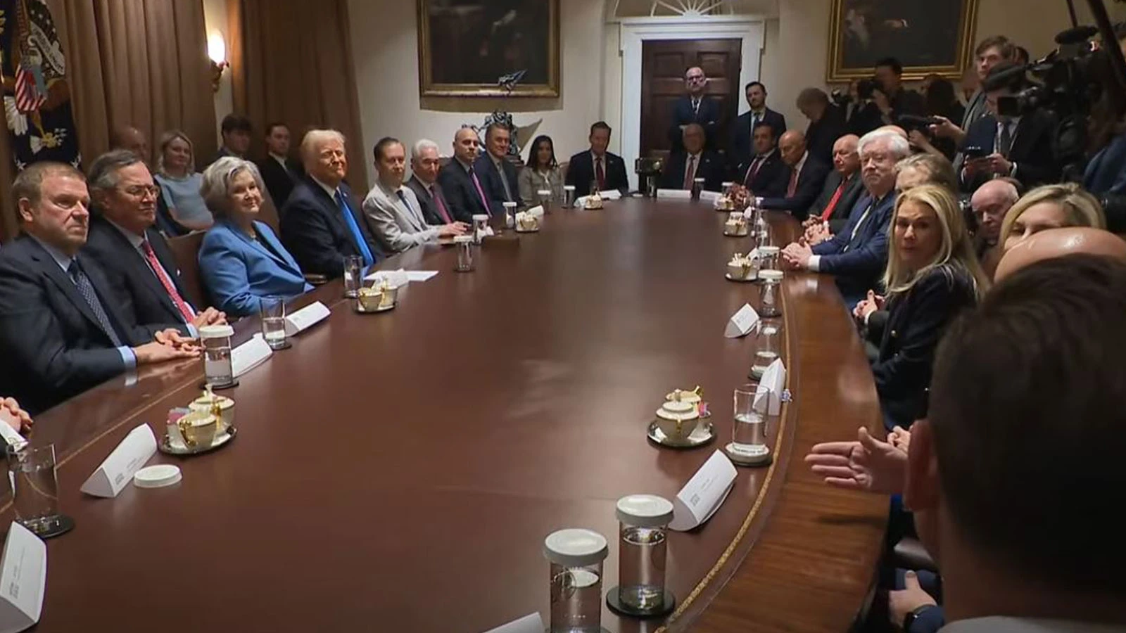 Trump, ABD'nin Ankara Büyükelçiliği'ne aday gösterdiği Tom Barrack'ı kabul etti