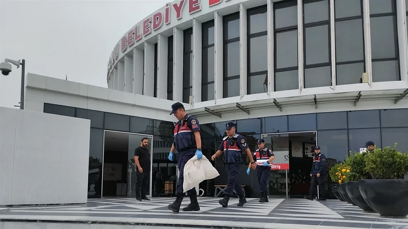 Bolu Belediyesi'ne Şafak Operasyonu: Belediye Başkan Yardımcısı Dahil 4 Gözaltı
