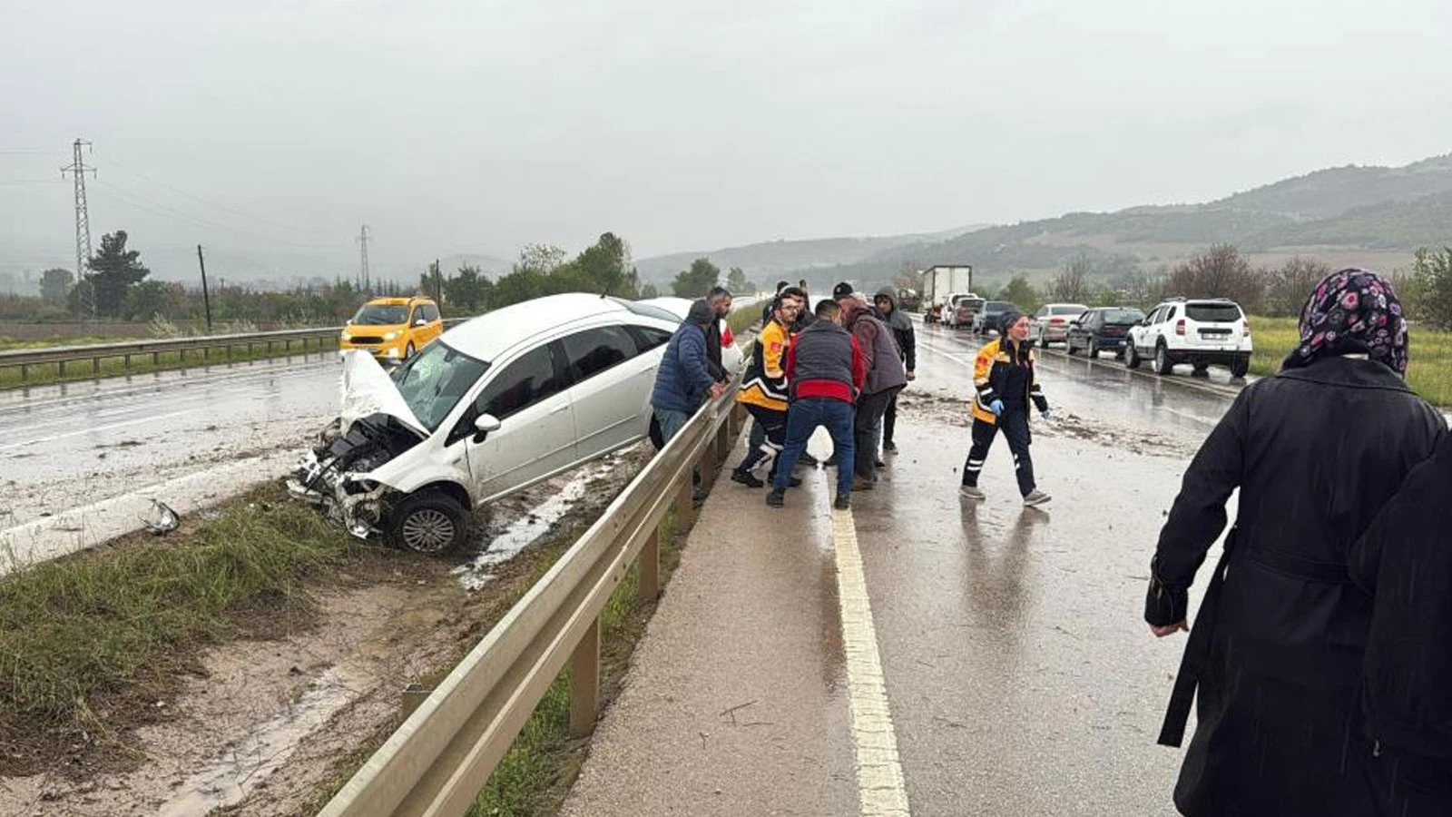 Tokat'ta iki otomobil çarpıştı: Yaralılar var