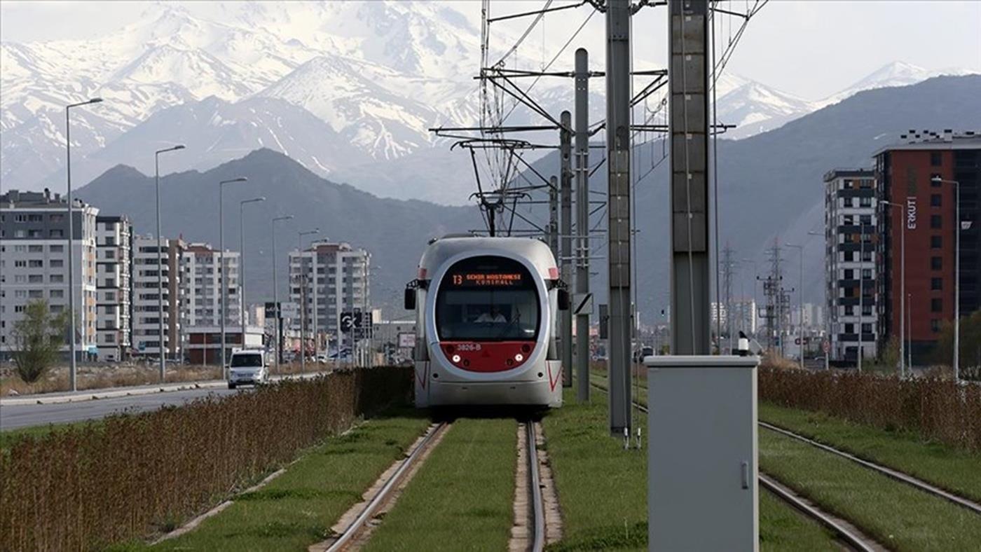 Kayseri'de tramvaylar rüzgar enerjisinden güç alıyor