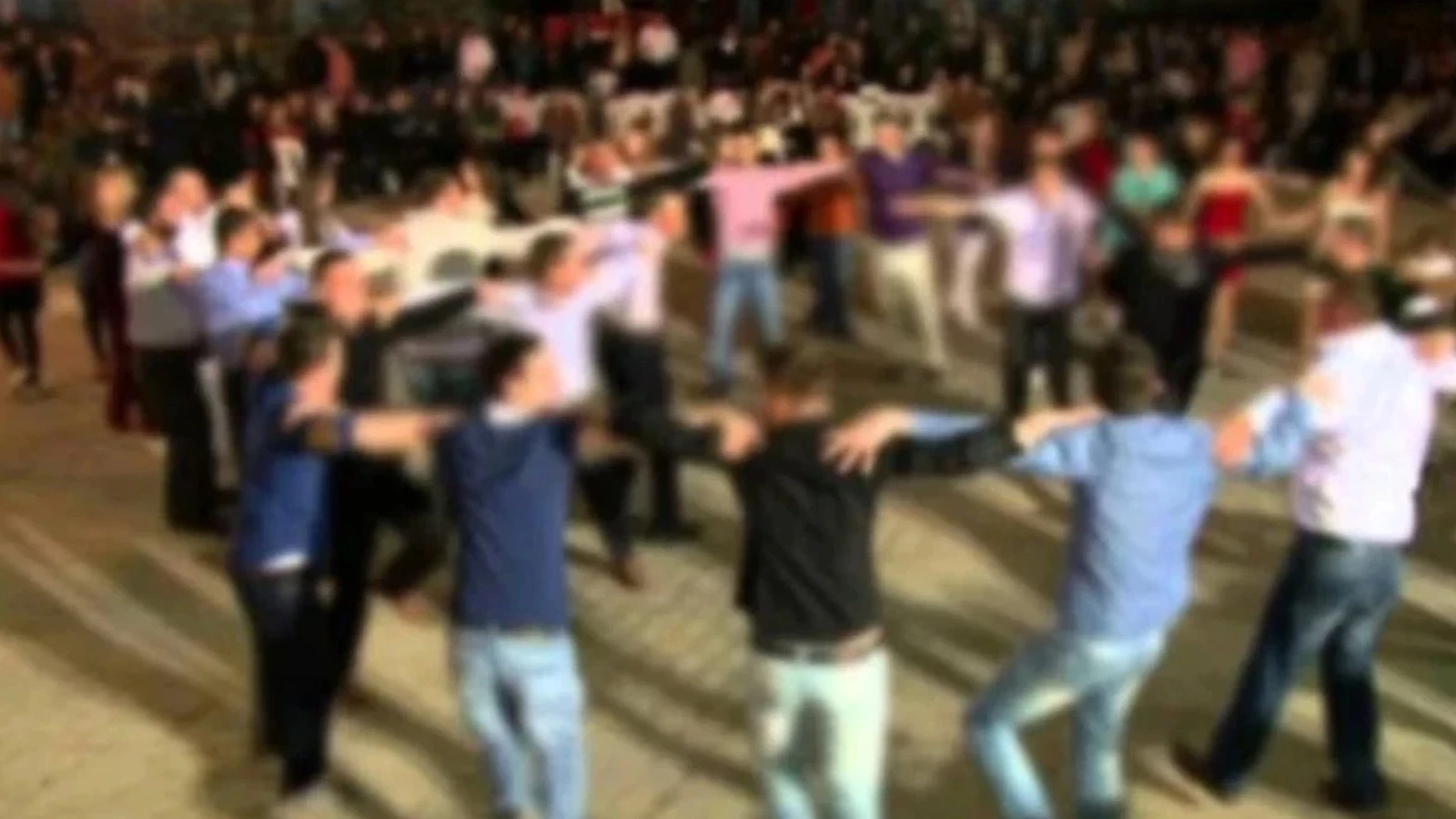 Halaya davetsiz girdi, kına gecesi karıştı: Çok sayıda yaralı var