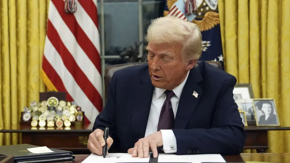 Trump'tan Rusya Yaptırımlarını Askıya Alan Kararnameye İmza