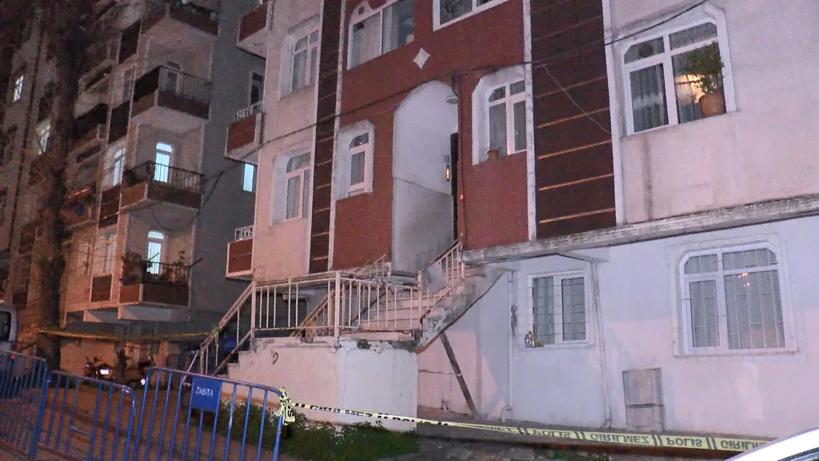 İstanbul'da kolonlarından ses gelen 6 katlı apartman tahliye edildi