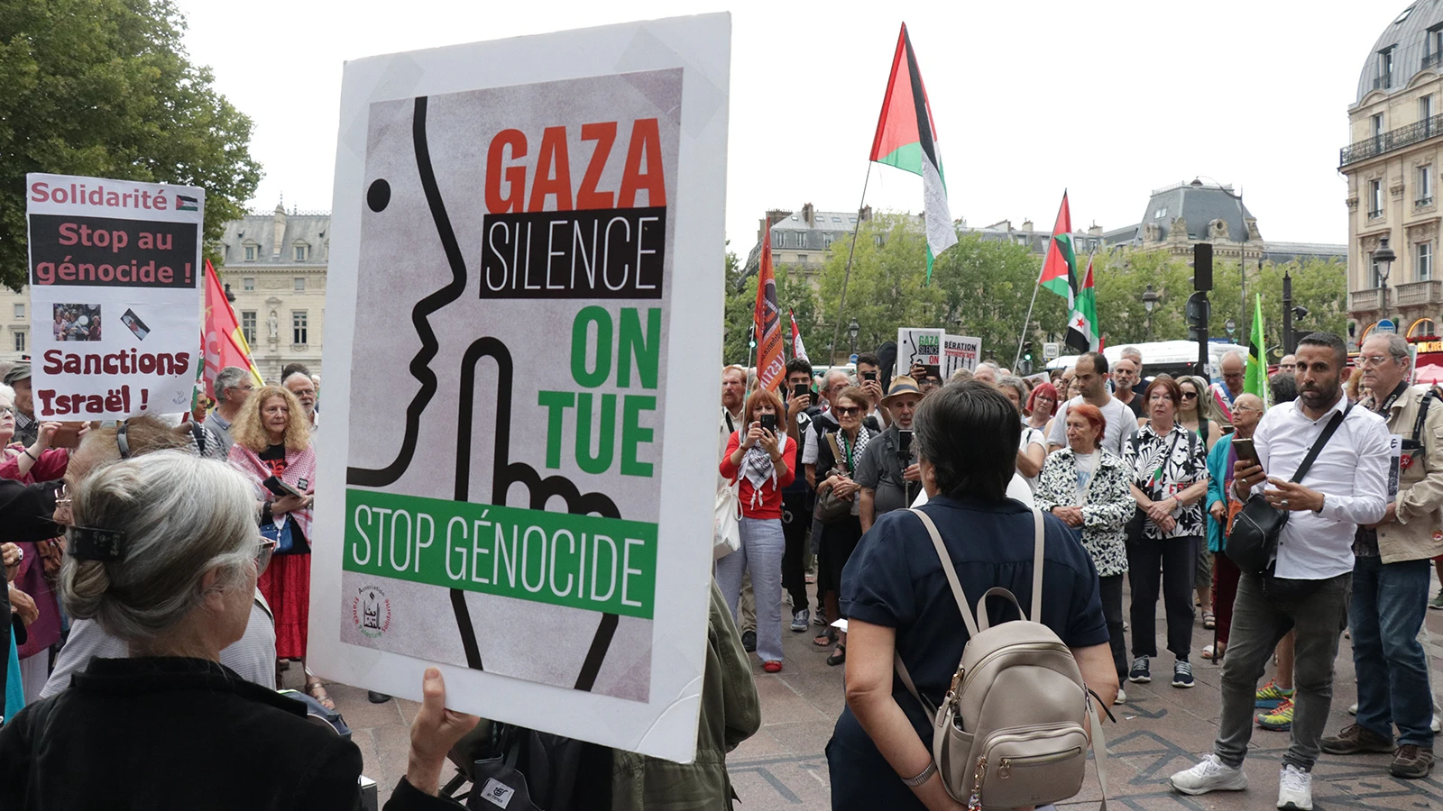 Açlığın dayatıldığı Gazze için Paris'te destek gösterisi