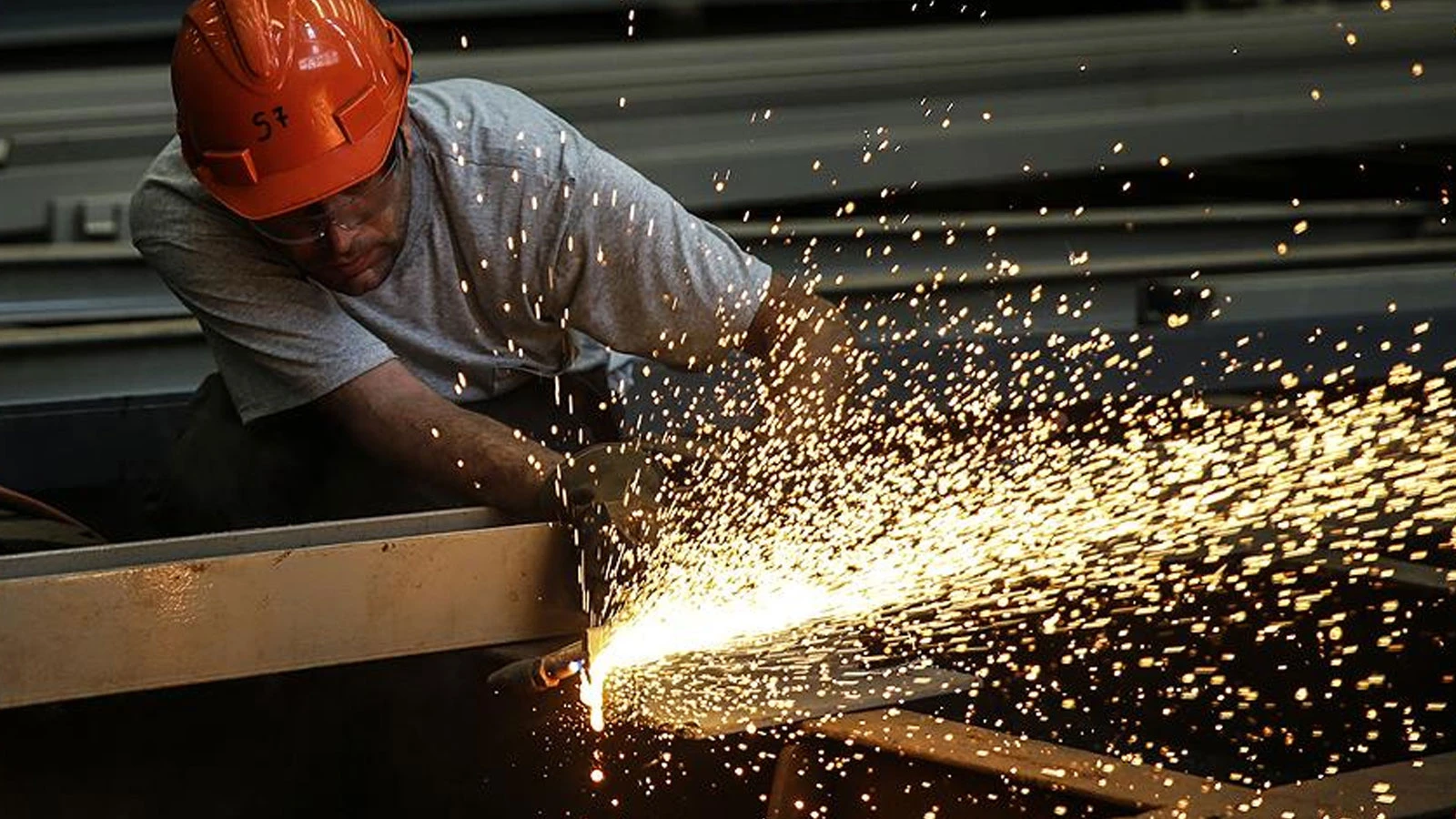 Sanayi üretimi ocakta yüzde 2.3 geriledi, yıllık yüzde 1.2 arttı
