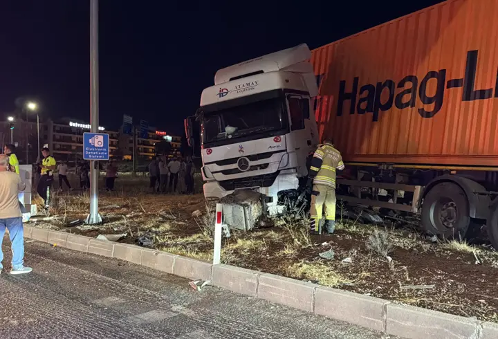Refüje çıkan TIR’ın sürücüsü yaralandı