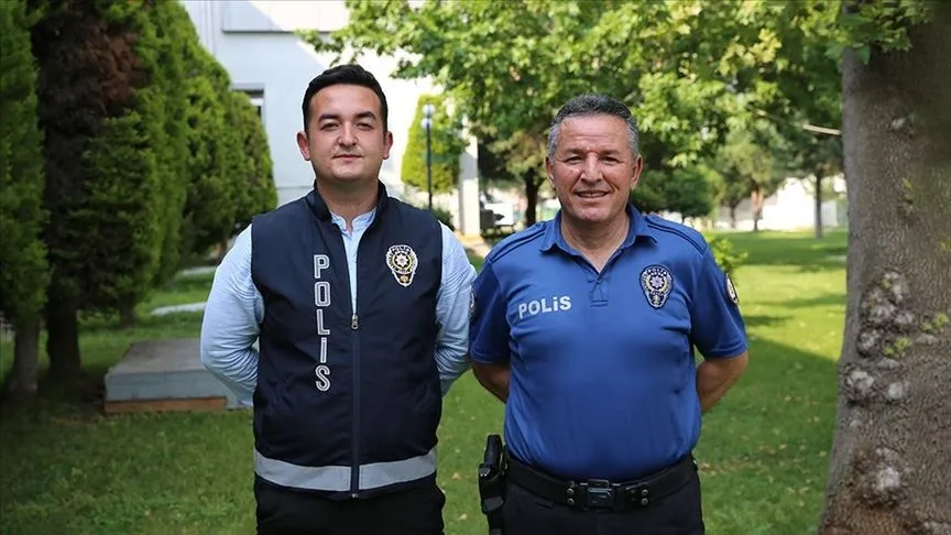 Polis baba, kendisini örnek alan oğluyla Denizli'nin huzuru için görev yapıyor
