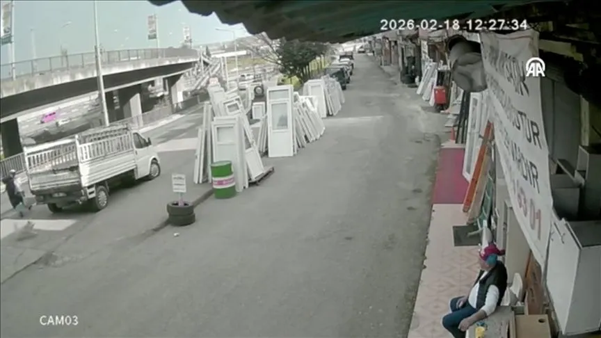 Trabzon'da sahipsiz köpeğin kovaladığı üniversite öğrencisine otobüs çarptı