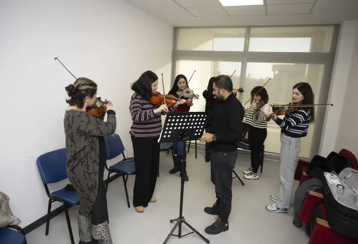 Mersin’de ücretsiz enstrüman kurslarında yetenekler keşfediliyor