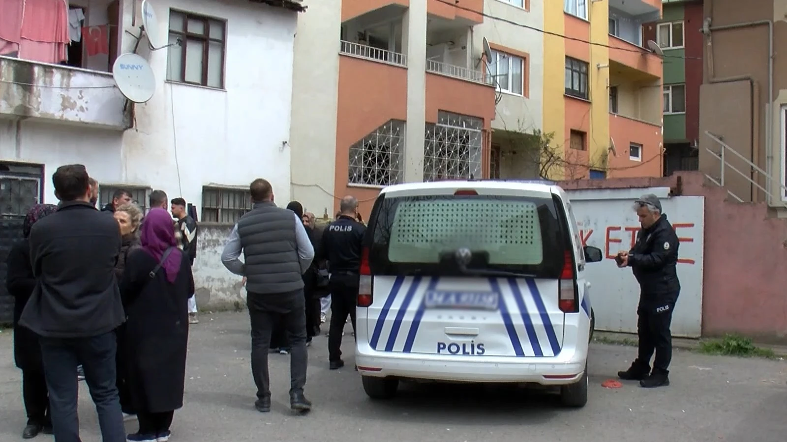 Kartal'da yalnız yaşayan kadın evinde kanlar içinde ölü bulundu