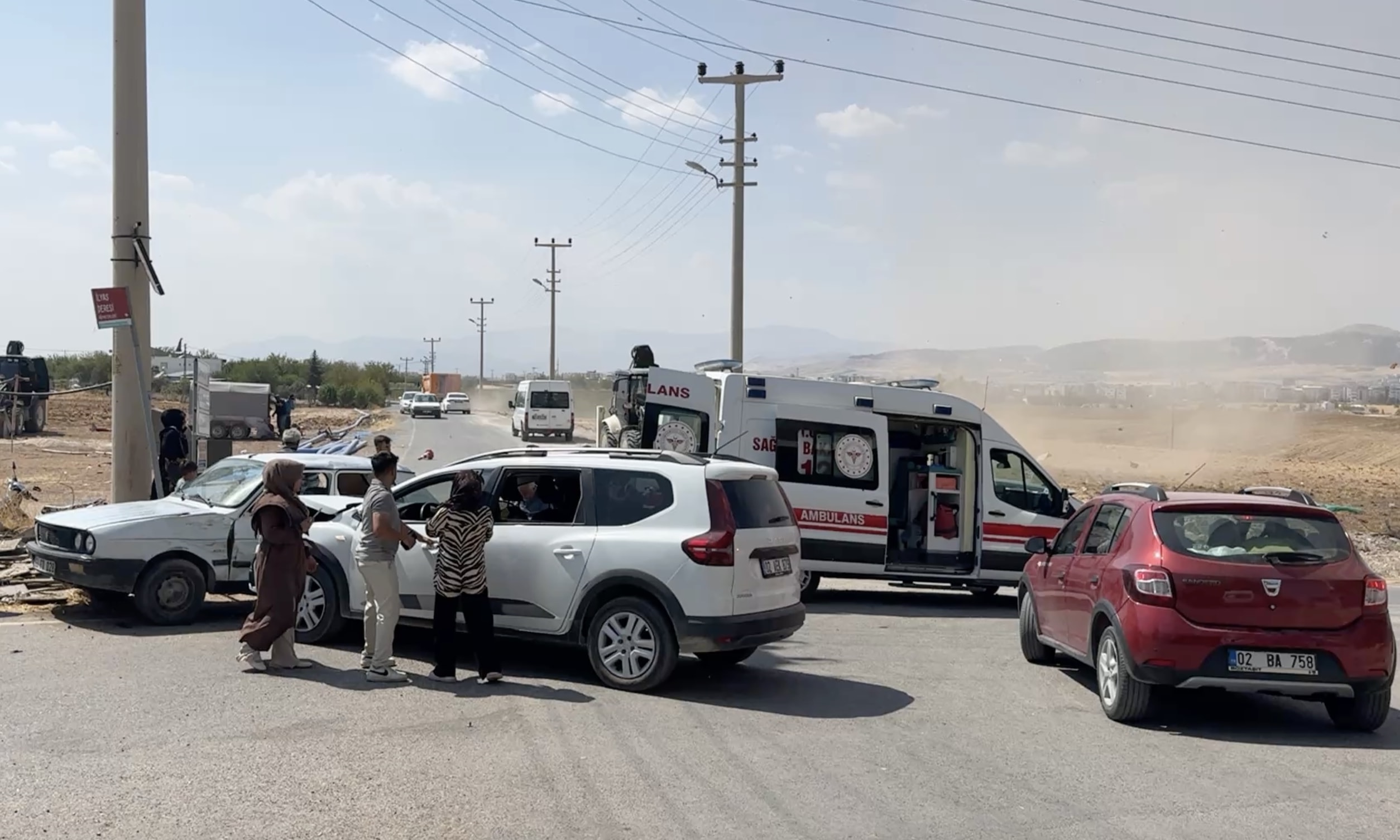 Adıyaman'da iki otomobil çarpıştı: 5 kişi yaralandı