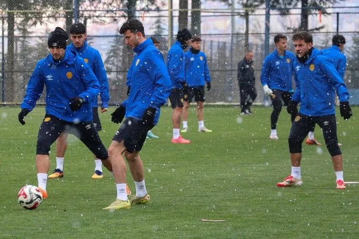 MKE Ankaragücü taraftarın da desteğiyle play-off'u garantilemek istiyor