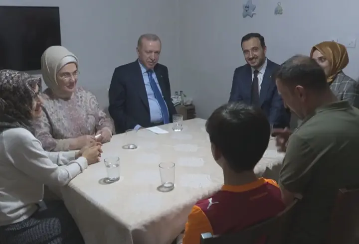 İstanbul - Cumhurbaşkanı Erdoğan, Kayacık ailesi ile iftar yaptı