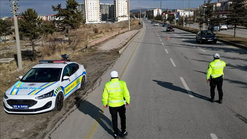 Kural ihlalini gizli takiple belirleyen sivil trafik ekipleri 4 bin araç denetledi