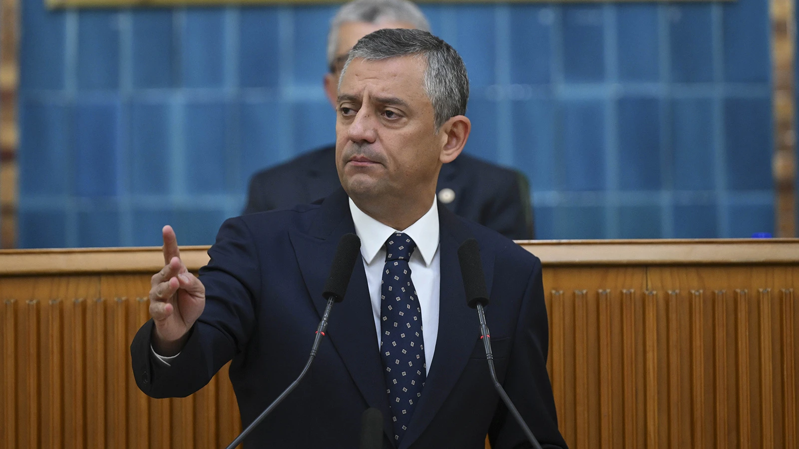 Özgür Özel: Emeklilere seyyanen, asgari ücrete de ara zam şart