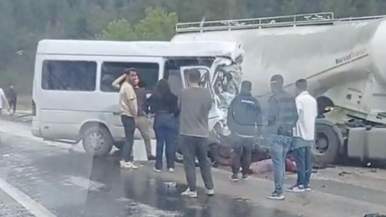 Isparta-Antalya karayolunda feci kaza: 7 ölü