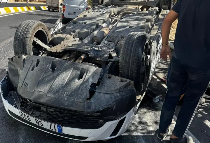 Mardin'de takla atan otomobilin sürücüsü yaralandı 