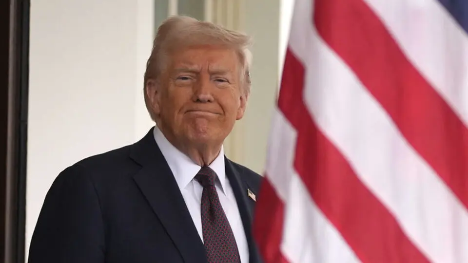 Trump, Powell'ı "hiçbir fikri olmayan bir ahmak" olarak niteledi